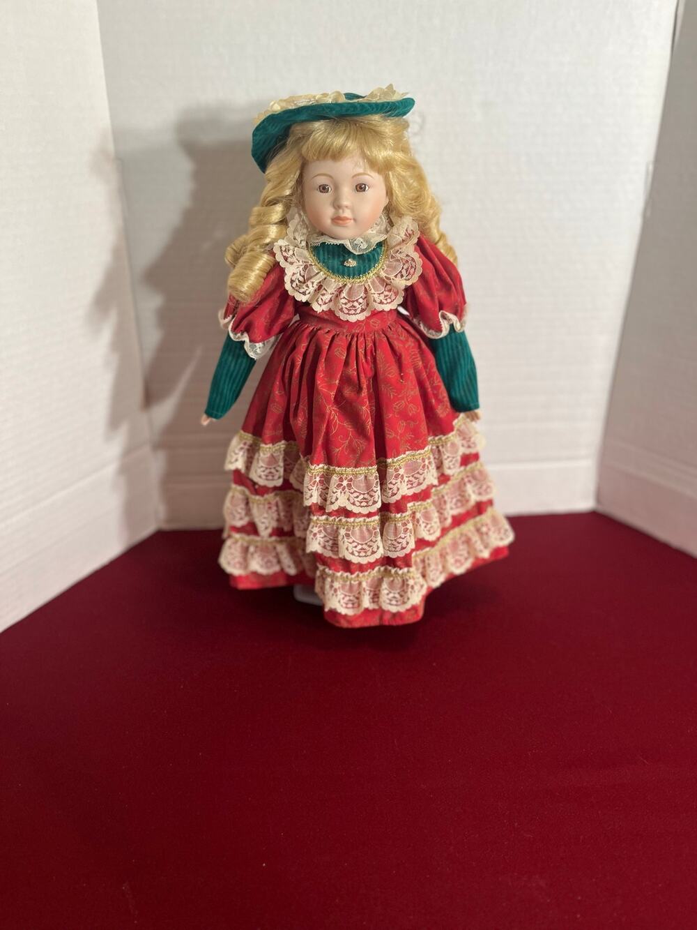 Vintage Heritage‎ Mint Ltd Collection 16 inch Victorian Porcelain Christmas Doll